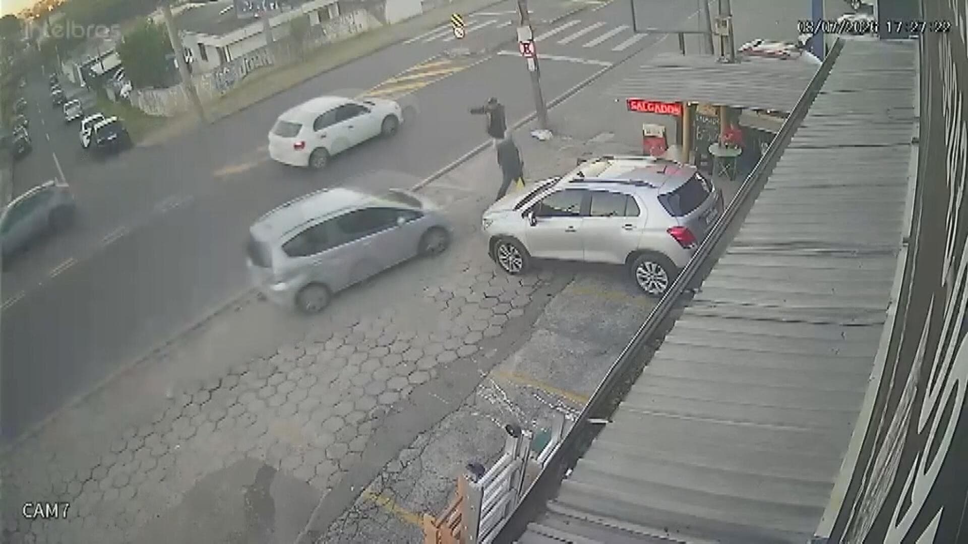 Idoso Morre Atropelado na Calçada em Curitiba; Motorista Alega 'Apagão'