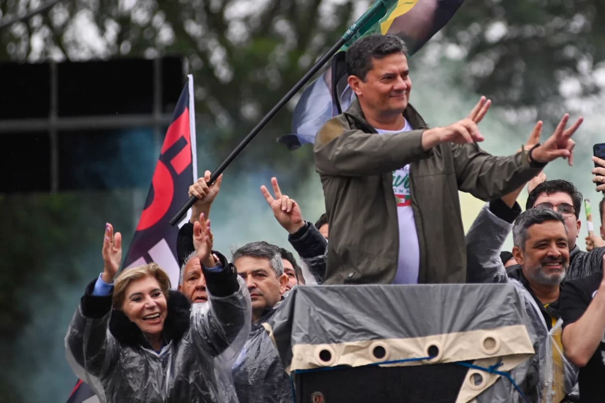 Carreata em Ponta Grossa reúne Sergio Moro e Flávio Bolsonaro na reta final