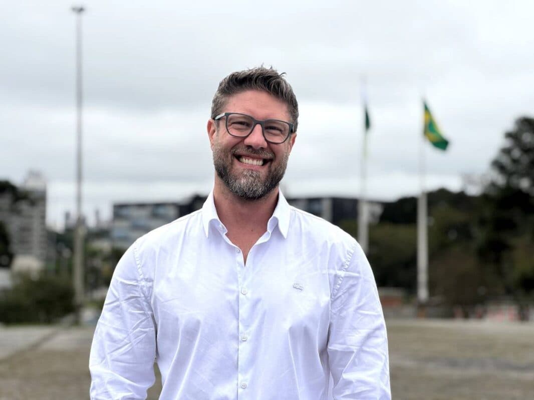 PDT oficializa candidatura de Requião Filho ao governo do Paraná